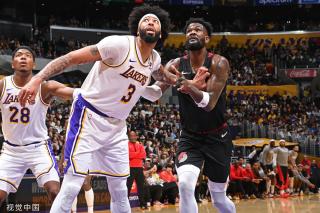 出令人瞩目 出令人瞩目